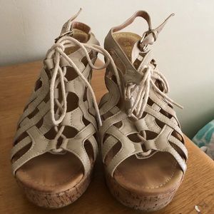 CUTE nude wedges!